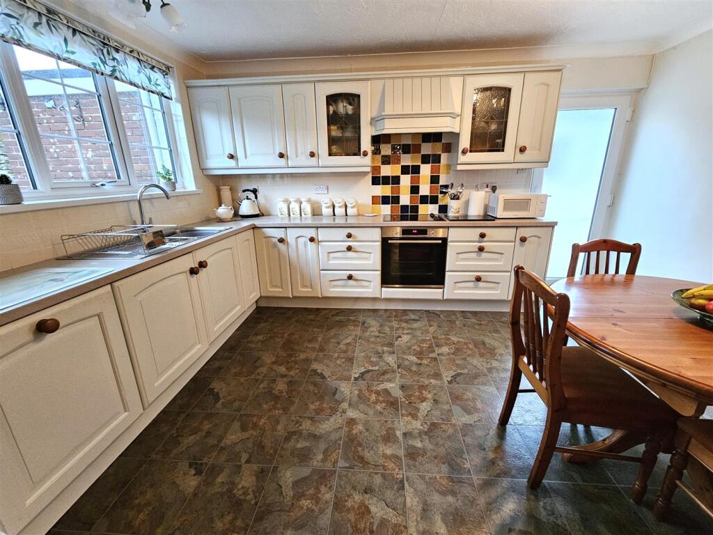 Kitchen Area.jpg