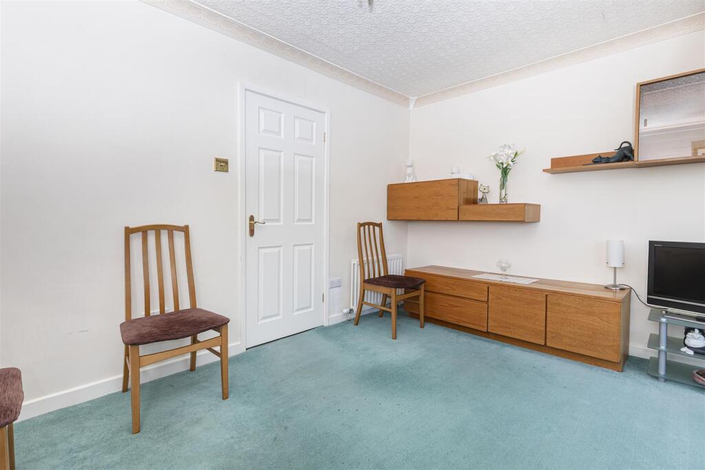 Bramleys Estate Agents - Gleneagles Way - Fixby (1