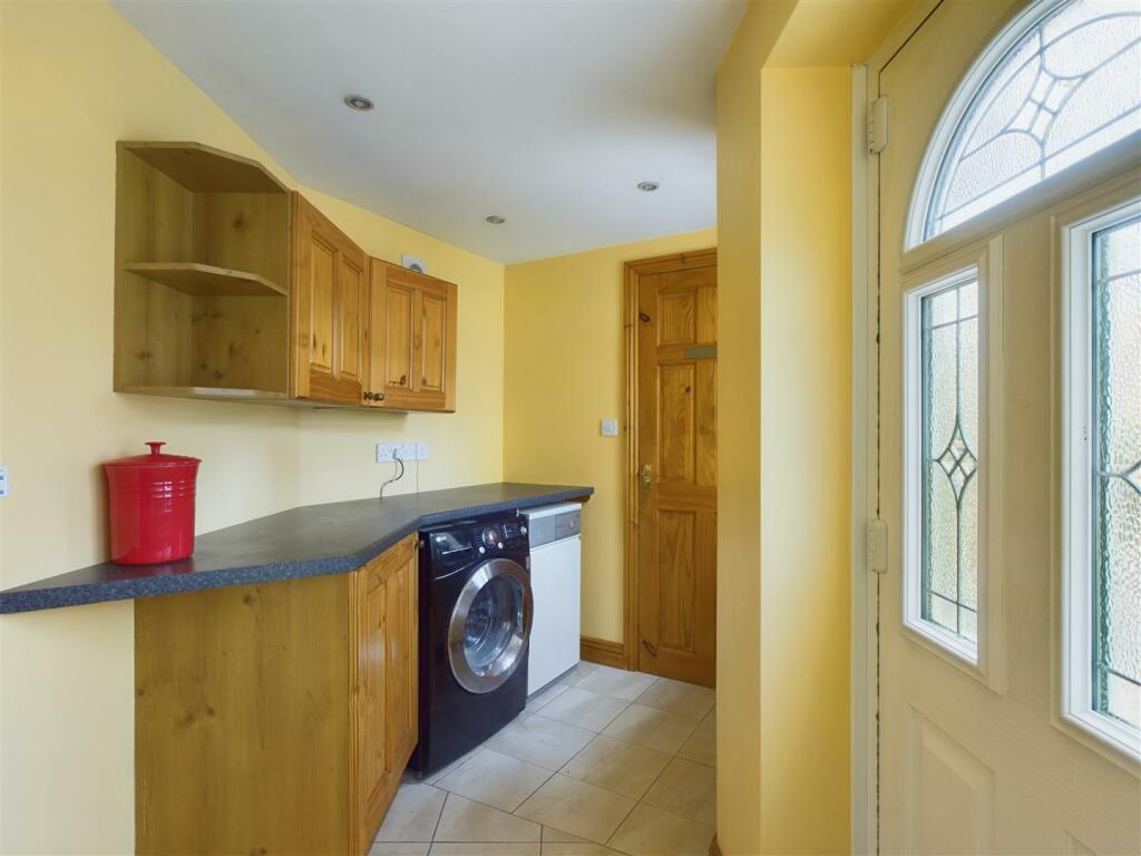 UTILITY ROOM/CLOAKROOM