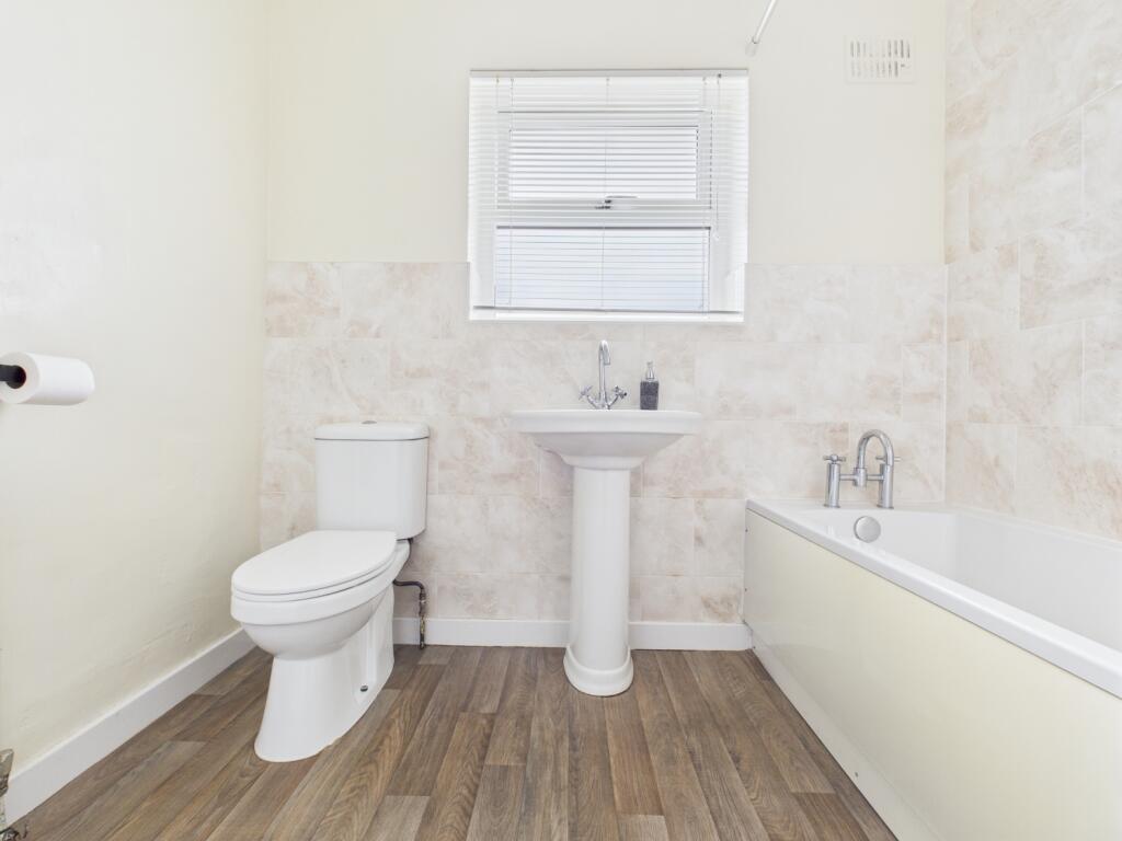 CAM03729G0-PR0077-STILL013