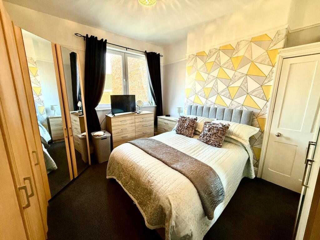 6 queen street-bed 2