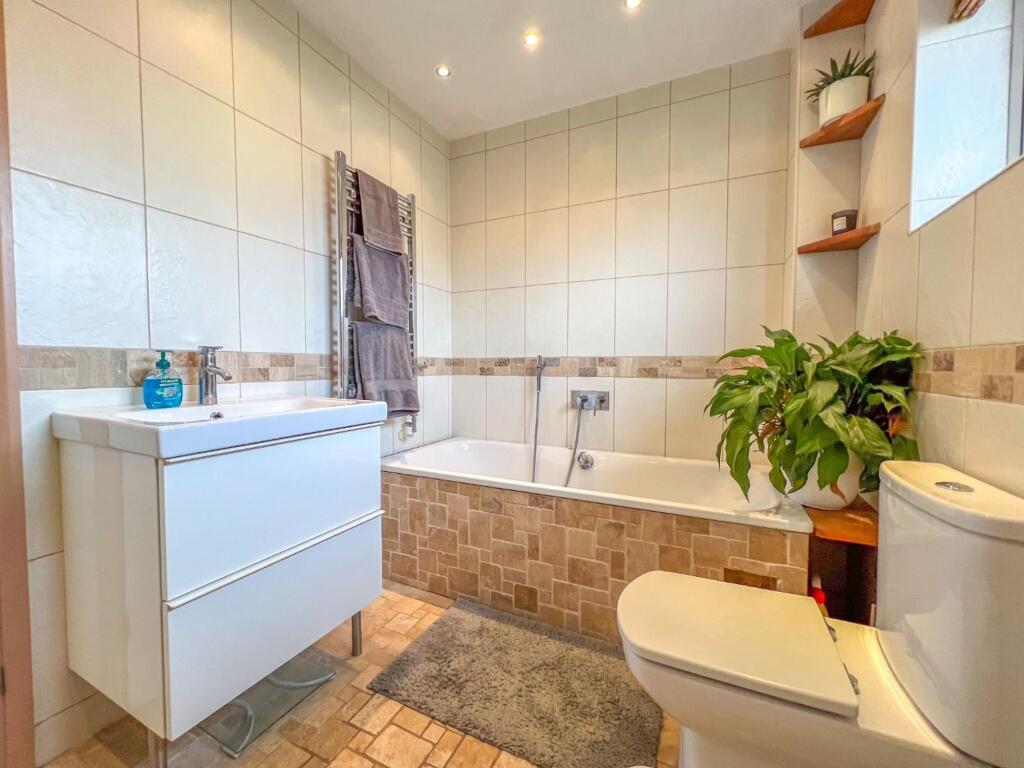 Gloucester Cl. Image-10.jpg