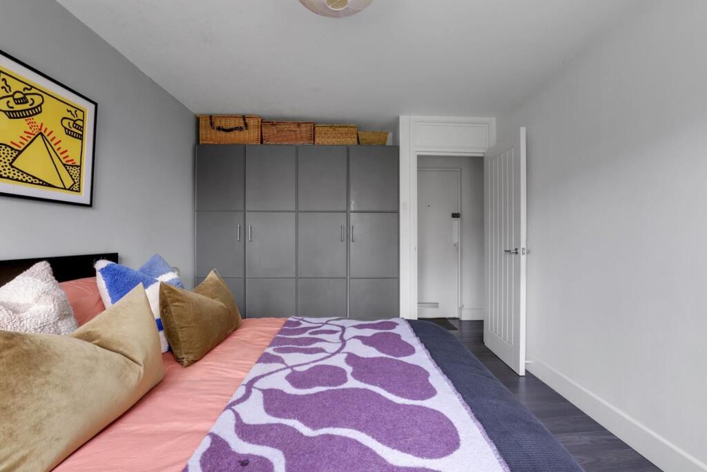 04-5529JHPropWpen - 2 Capel Court - 10-medium.jpg