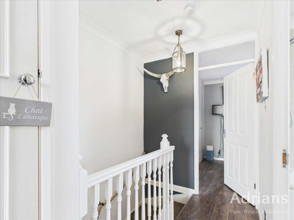 FIRST FLOOR LANDING