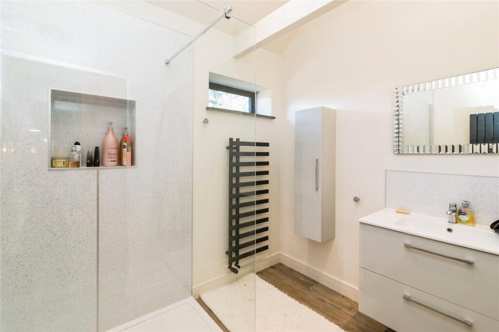 Villa - Shower Room