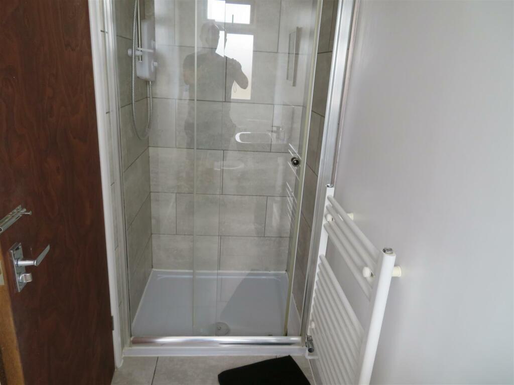 103 Manners Shower.JPG