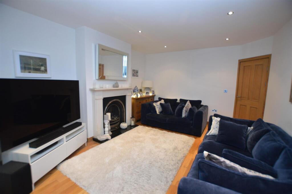 15 The Ridge living room .JPG