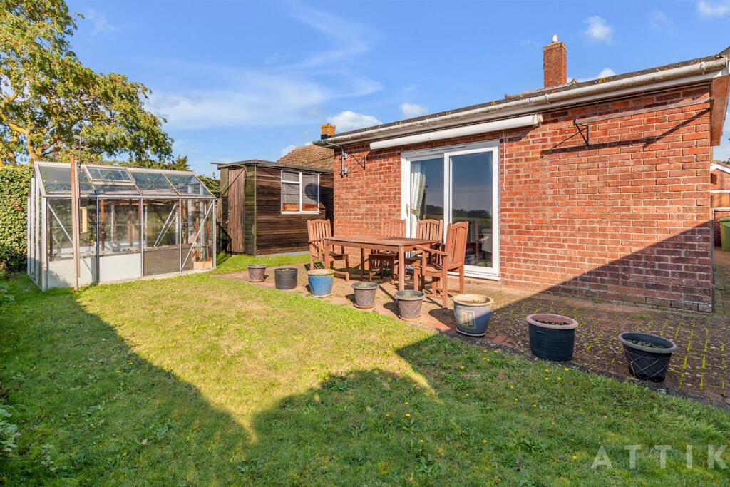 11 Kennedy Close Halesworth IP19 8EG (25).jpg
