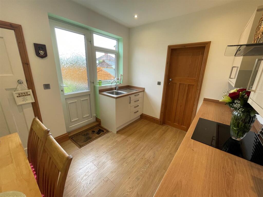 kitchen 2.jpg