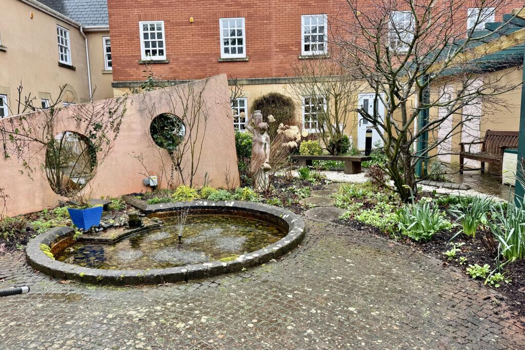 Shared Courtyard Garden
