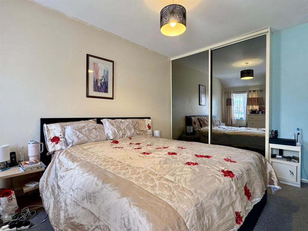 Bedroom 1 (2).jpg