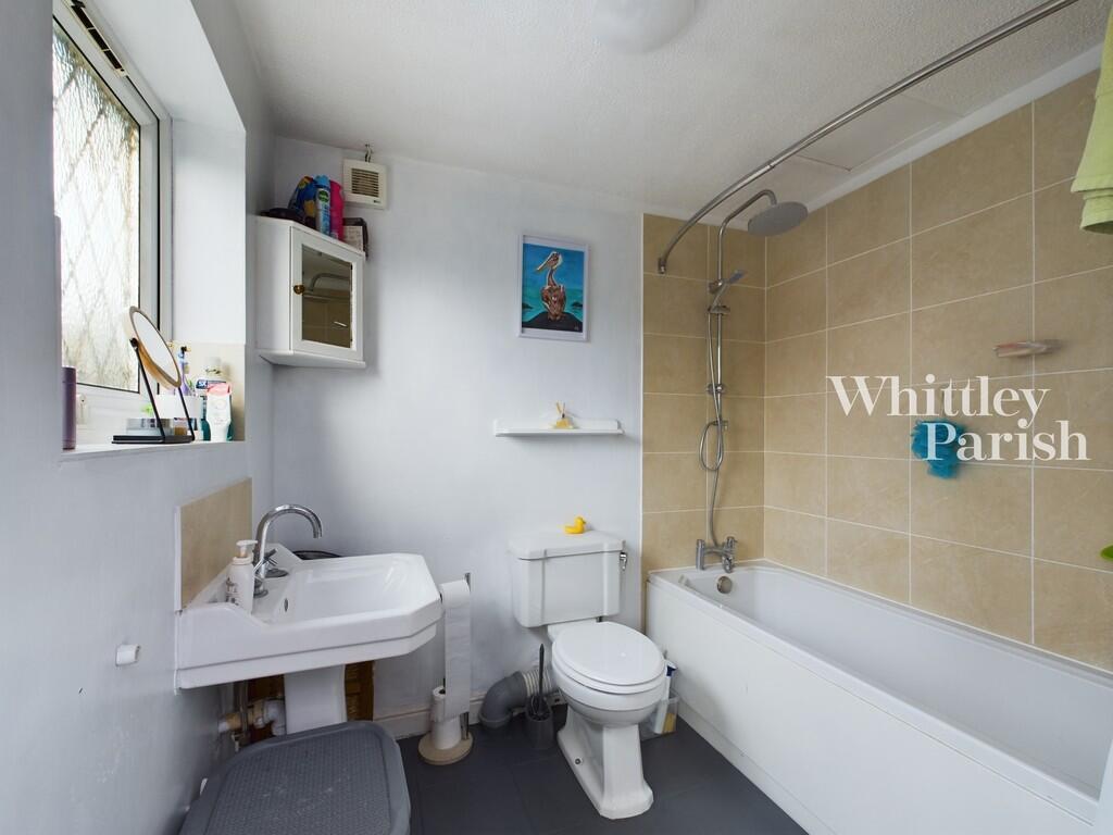 CAM04332G0-PR0136...