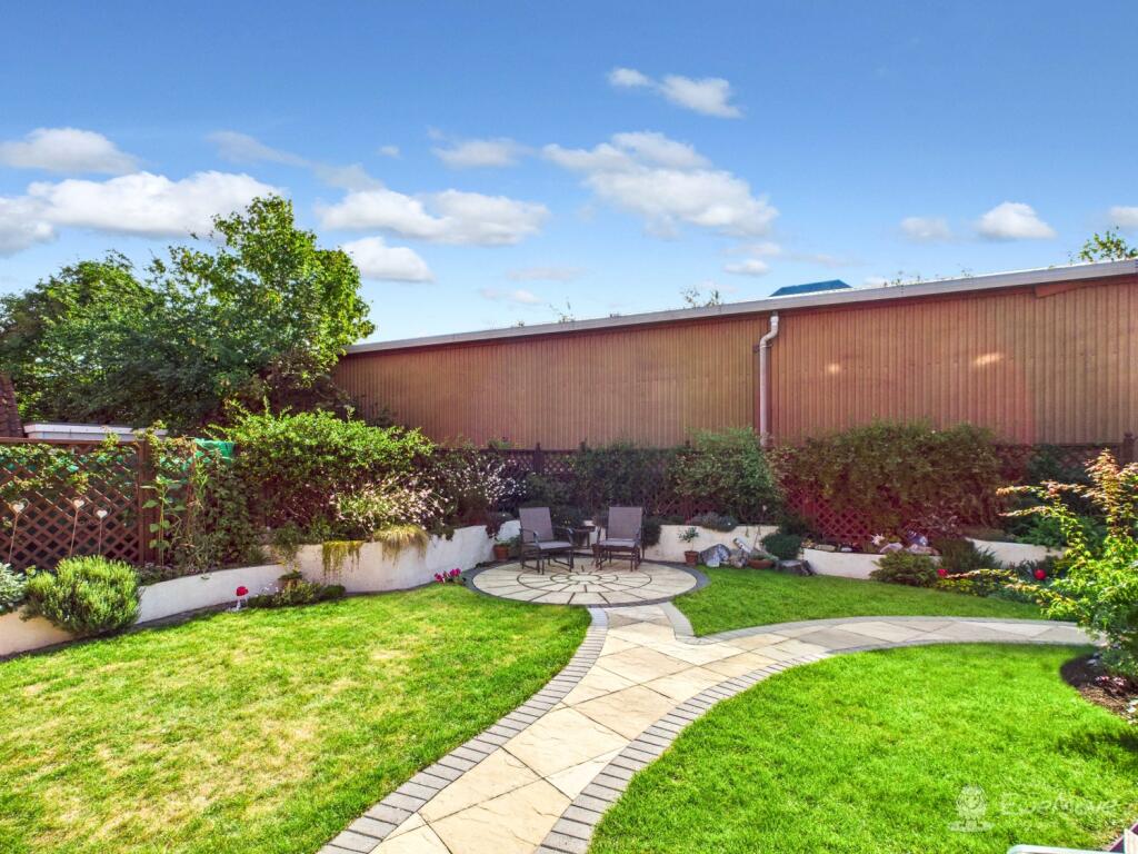 Garden- Mark Stephens EweMove Newmarket and Soham 