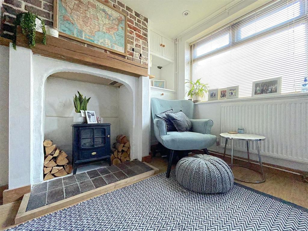 Living Room (4).jpeg