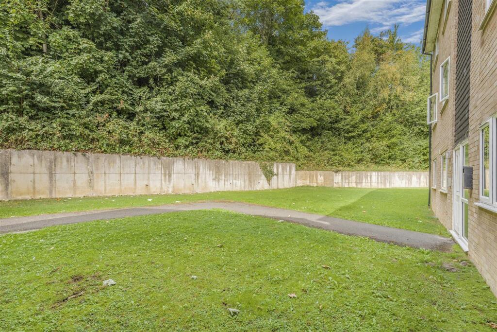 5 Greenhill Court, Banbury-5.jpg