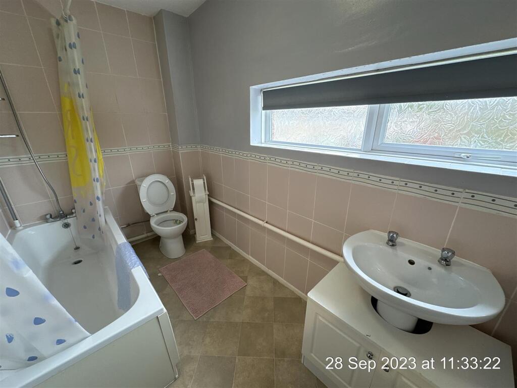 Bathroom.JPG
