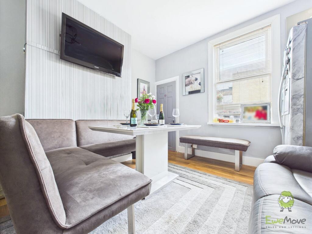 CAM01543G0-PR0138-STILL029