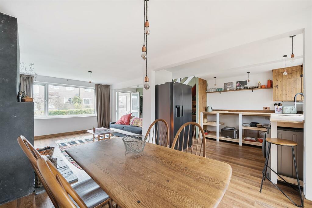 Dining / Kitchen Area