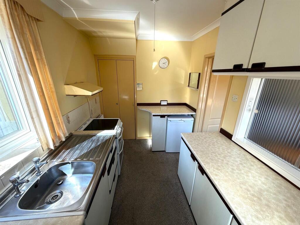 Kitchen 1.jpg