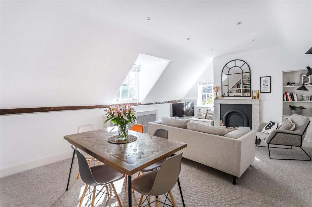 Sitting/ Dining Room