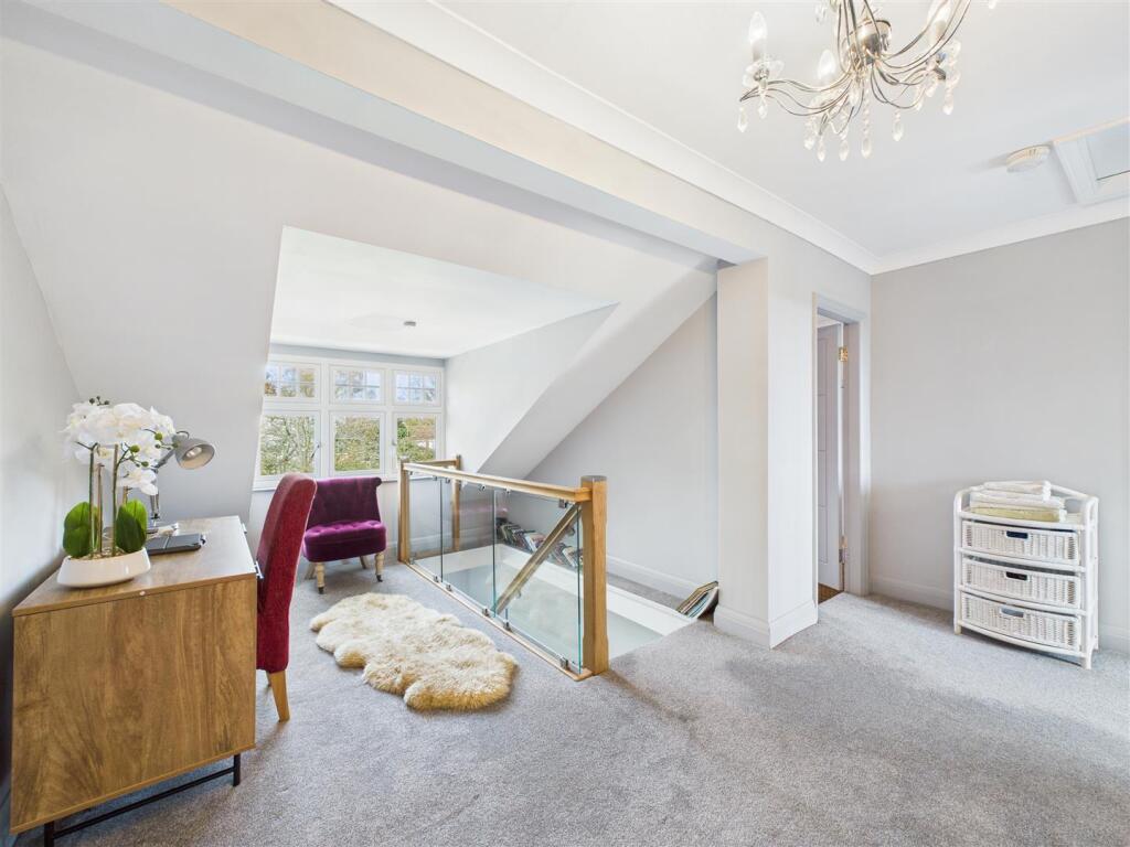 GALLERIED LANDING