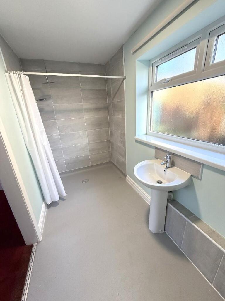 SHOWER ROOM TO GROUND FLOOR BEDROOM