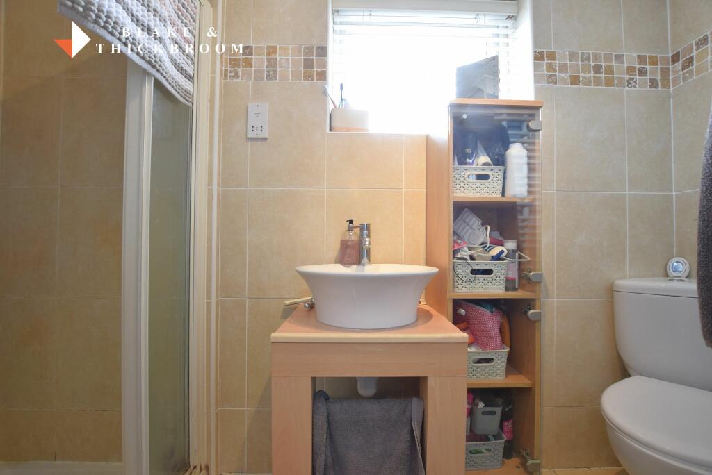 EN SUITE SHOWER ROOM