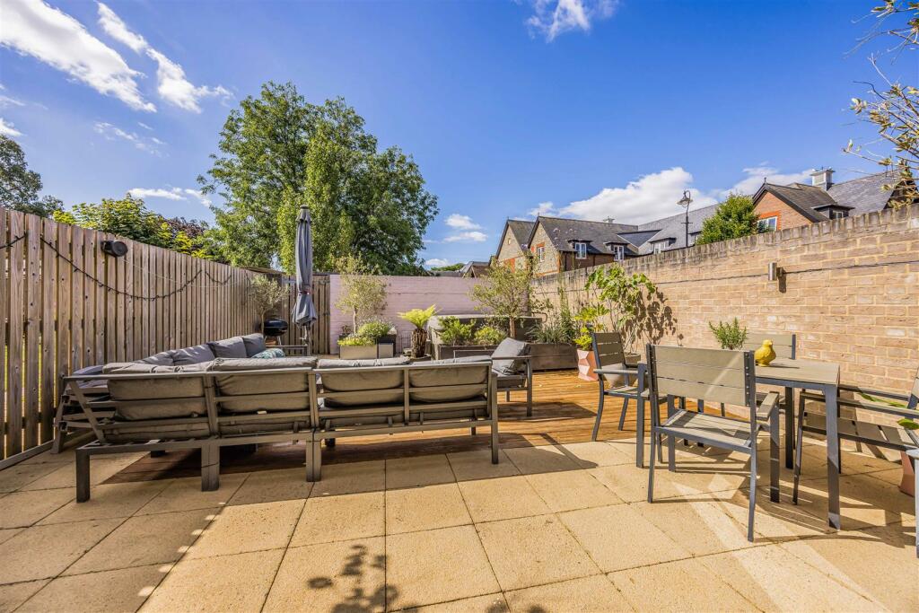 2 Charlotte Avenue, Chichester-Small-PorticoMarket