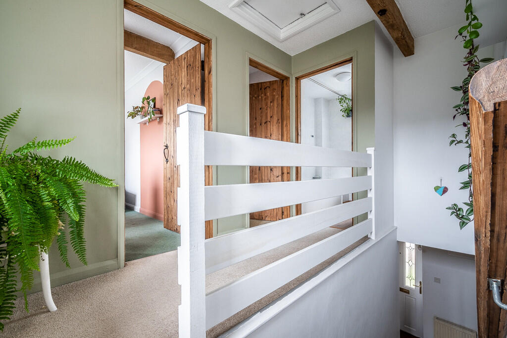 6 Woodcote Court ...