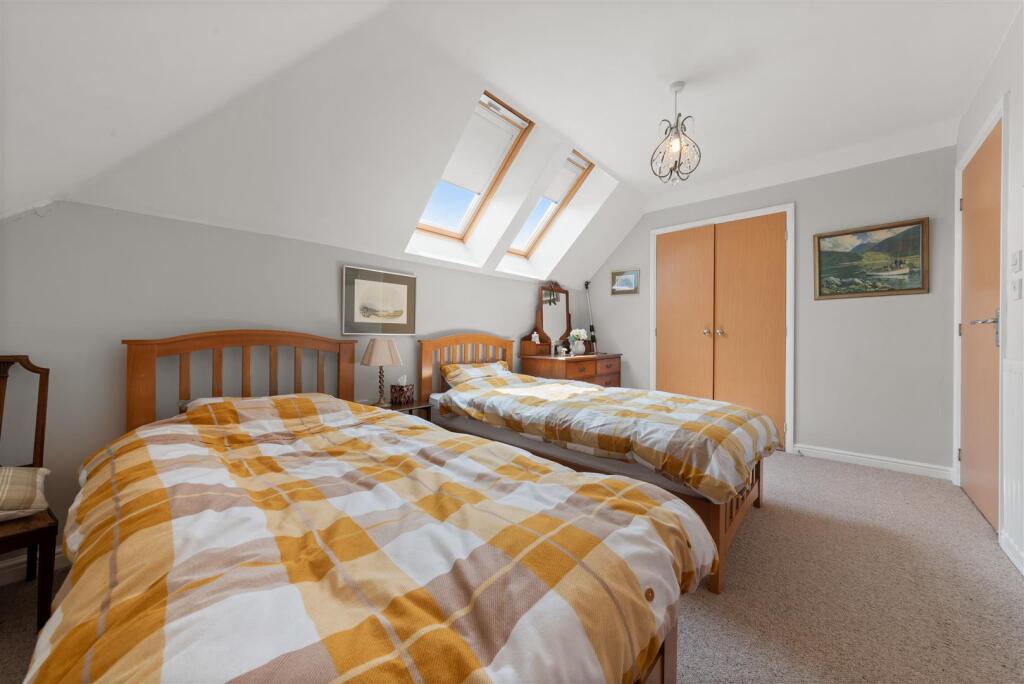 3 Childsbridge Farm Place 3.jpg