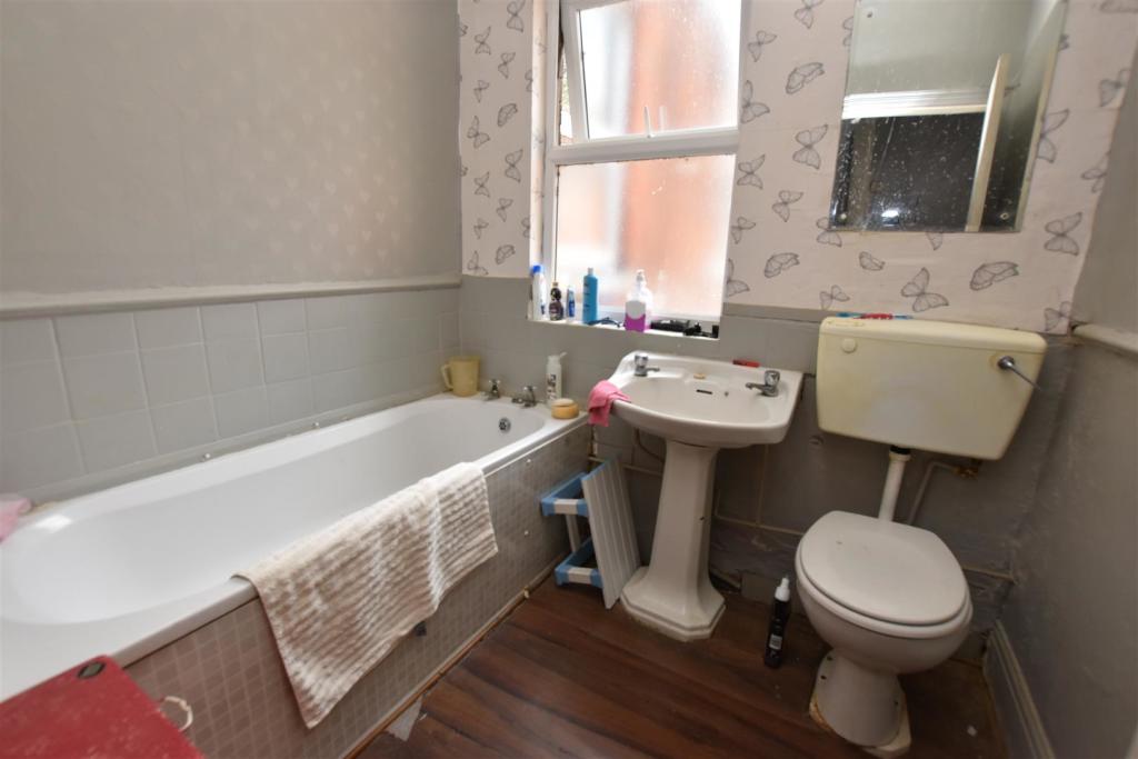 Bathroom.JPG