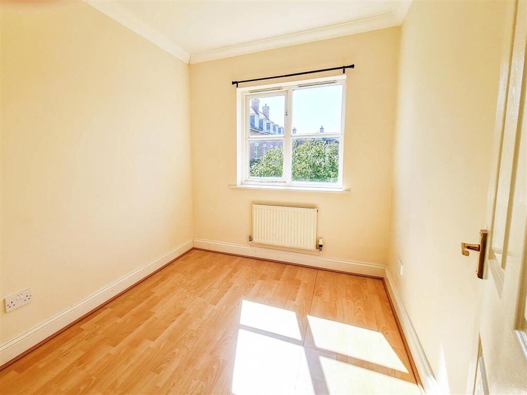 09-09-2025__17-36-59_4_Garrod___bed_3__4904.Iy9Fr.