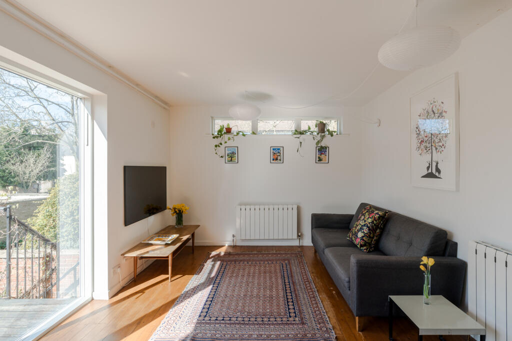 272730 - 75 Hall Drive-18.jpg