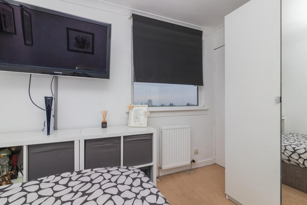 35 foxbar drive Paisley L-14