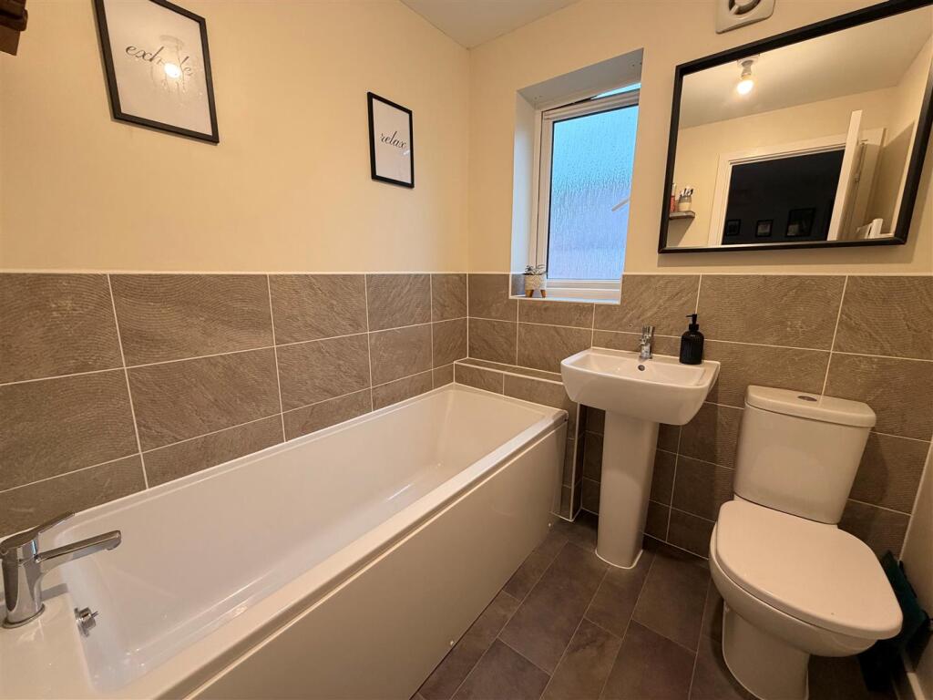 Family bathroom.jpg