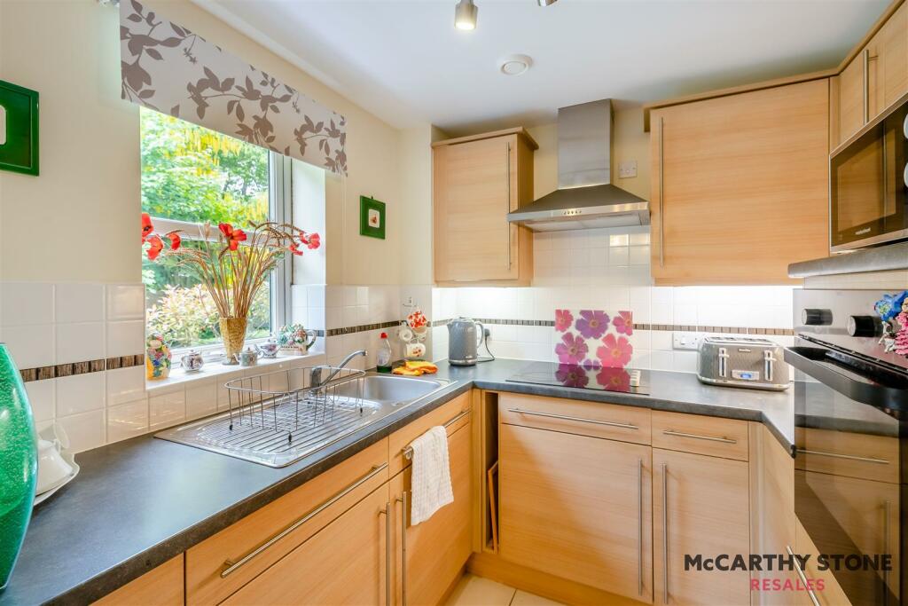 8604007-interior14.JPG