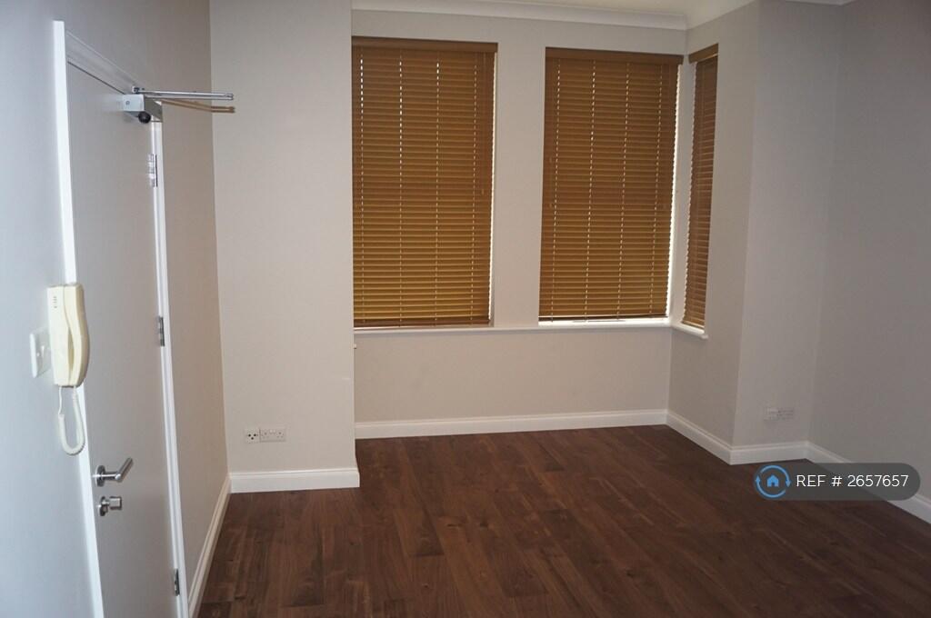 Living Room Photo 1