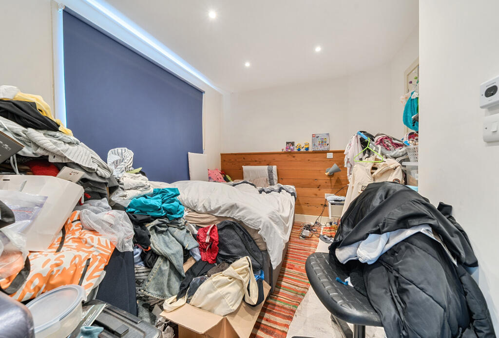 1303874-3-68553c4...