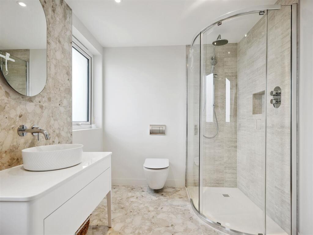 Family Bathroom.jpg