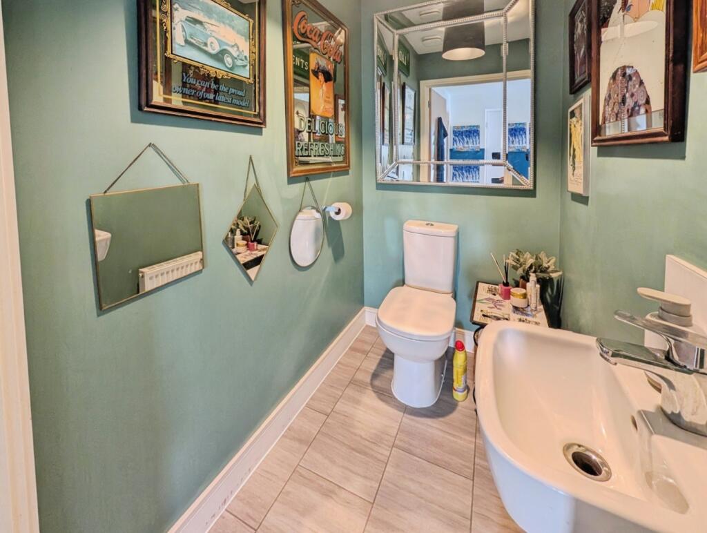 pbox-bathroom-326460.jpg