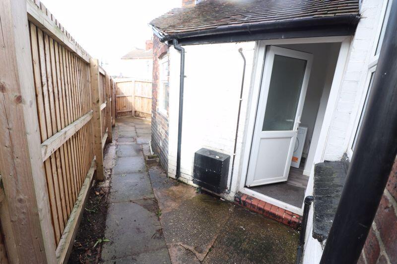 SIDE YARD