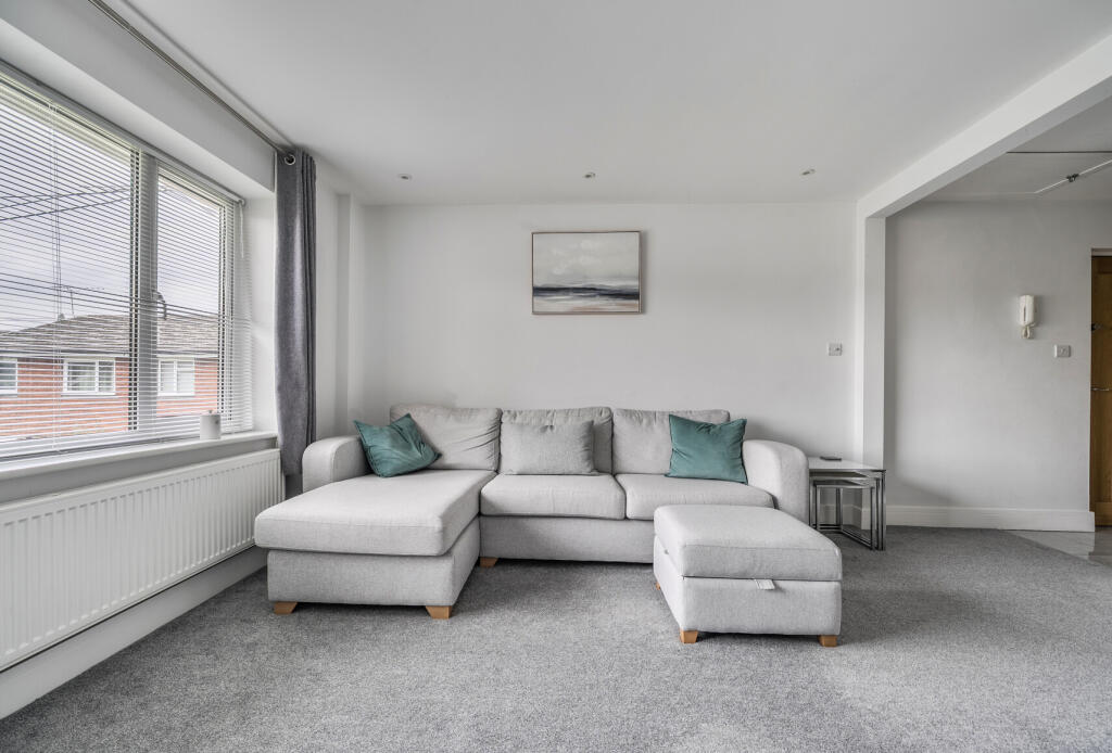 1358045-3-68d6693...