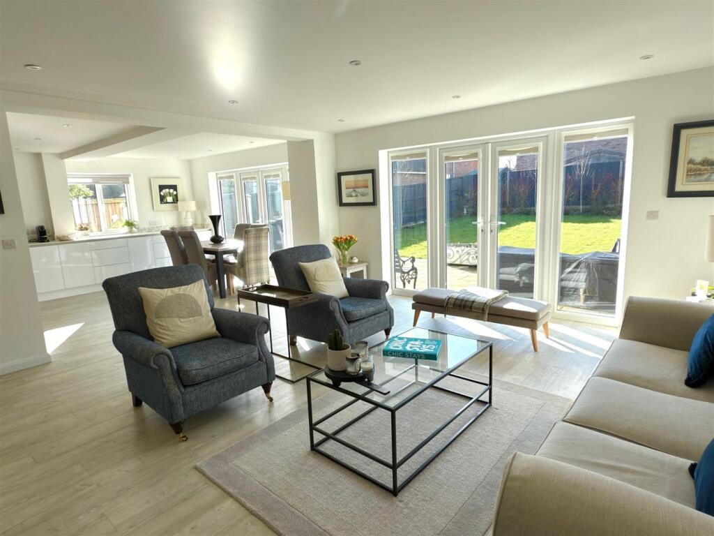 Open Plan Lounge To Kitchen.jpg