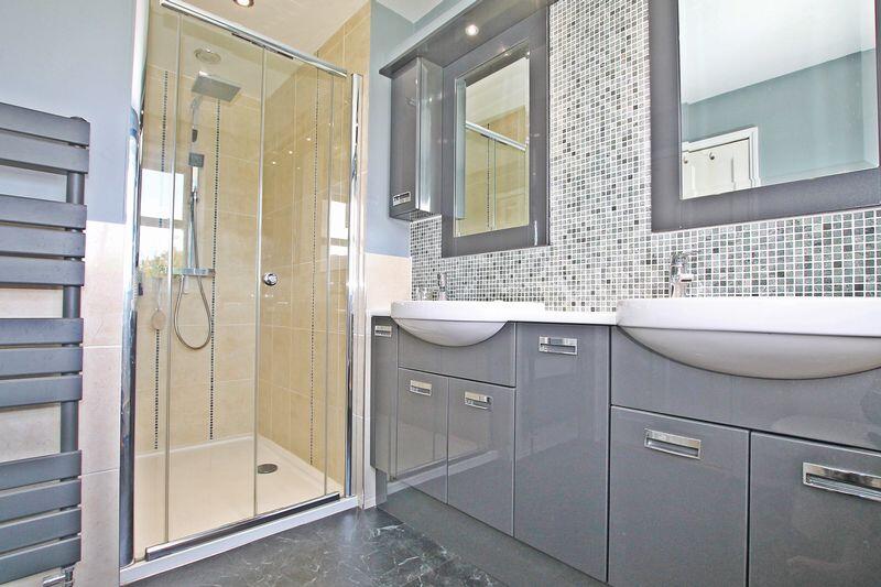 Master En-Suite