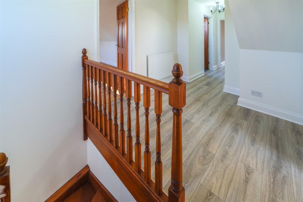 74 Hookhams Lane-landing-36.jpg