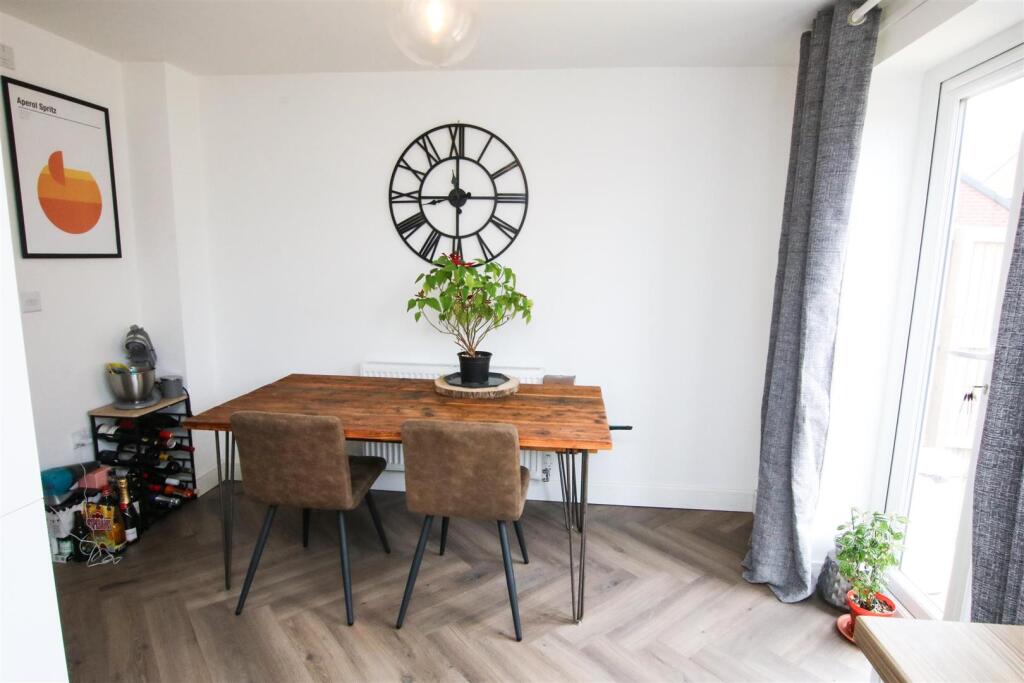 OPEN PLAN DINING KITCHEN