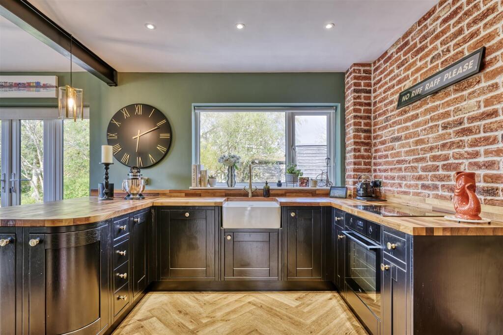 16-1 Mauntley Avenue