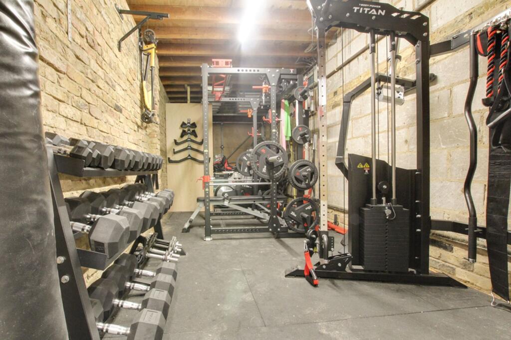 gym/garage