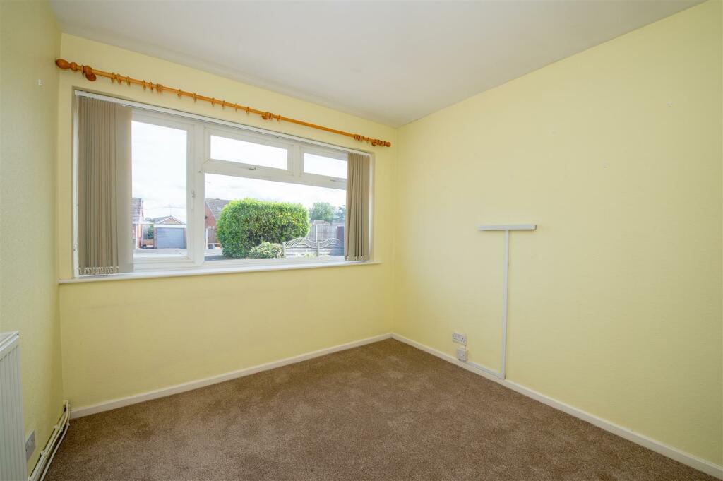 12 Highlow Avenue - internal-4.JPG