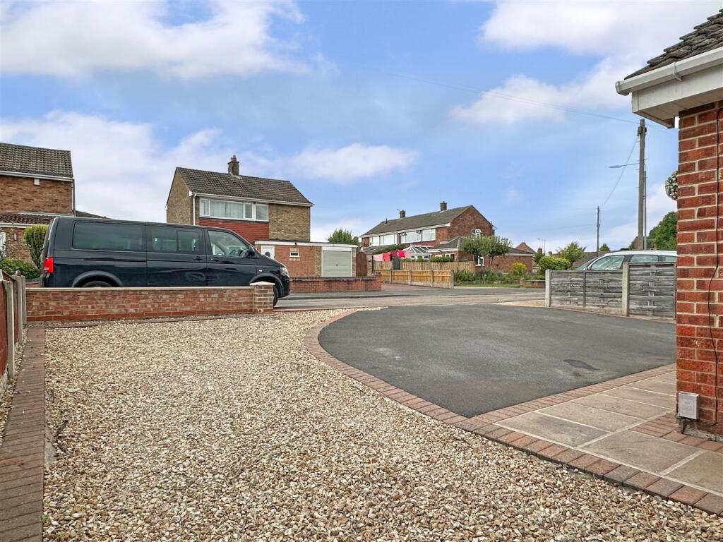 Substantial Driveway 445